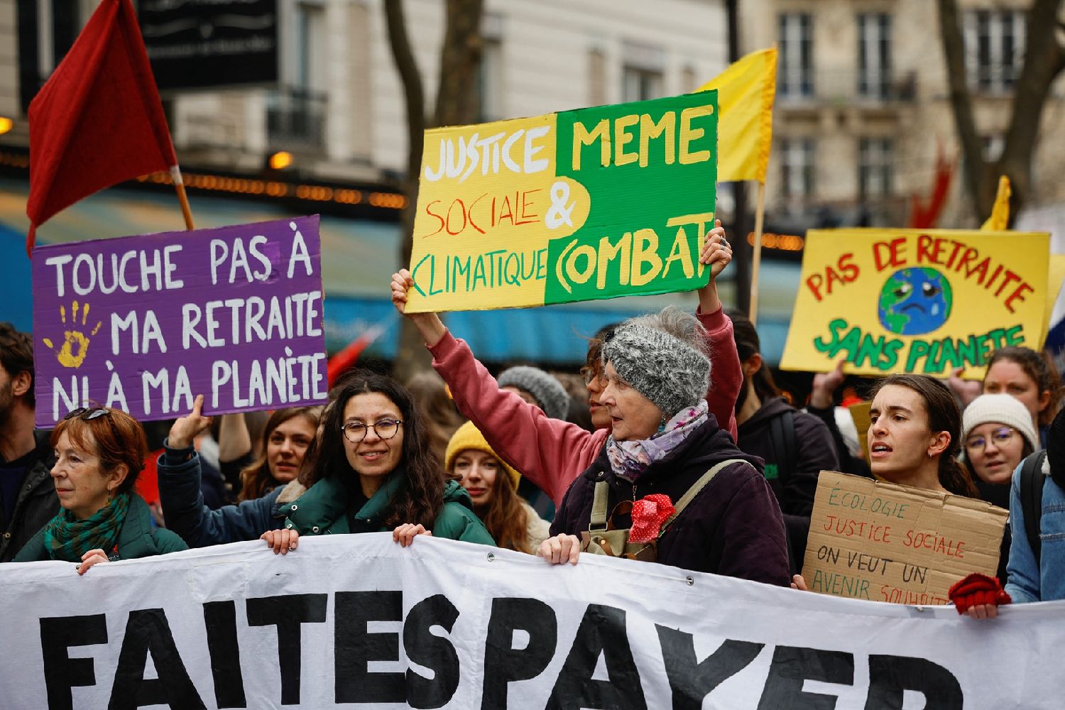 法国示威者在疫情中坚持抗议游行 - 欧洲华人资讯网