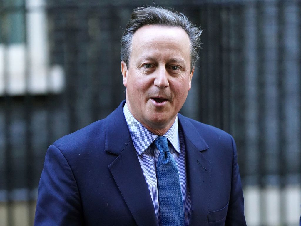 英国首相约翰逊改组内阁 三位大臣遭解职